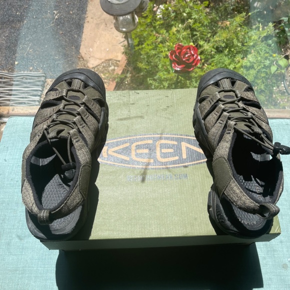Keen H2 sandals
